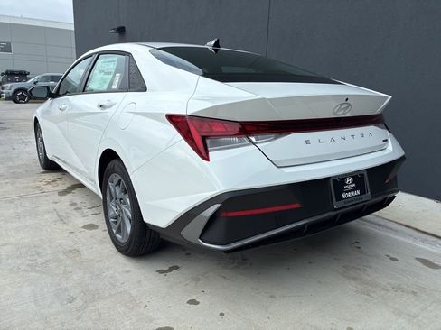 New 2026 Hyundai Elantra Hybrid FWD image 6