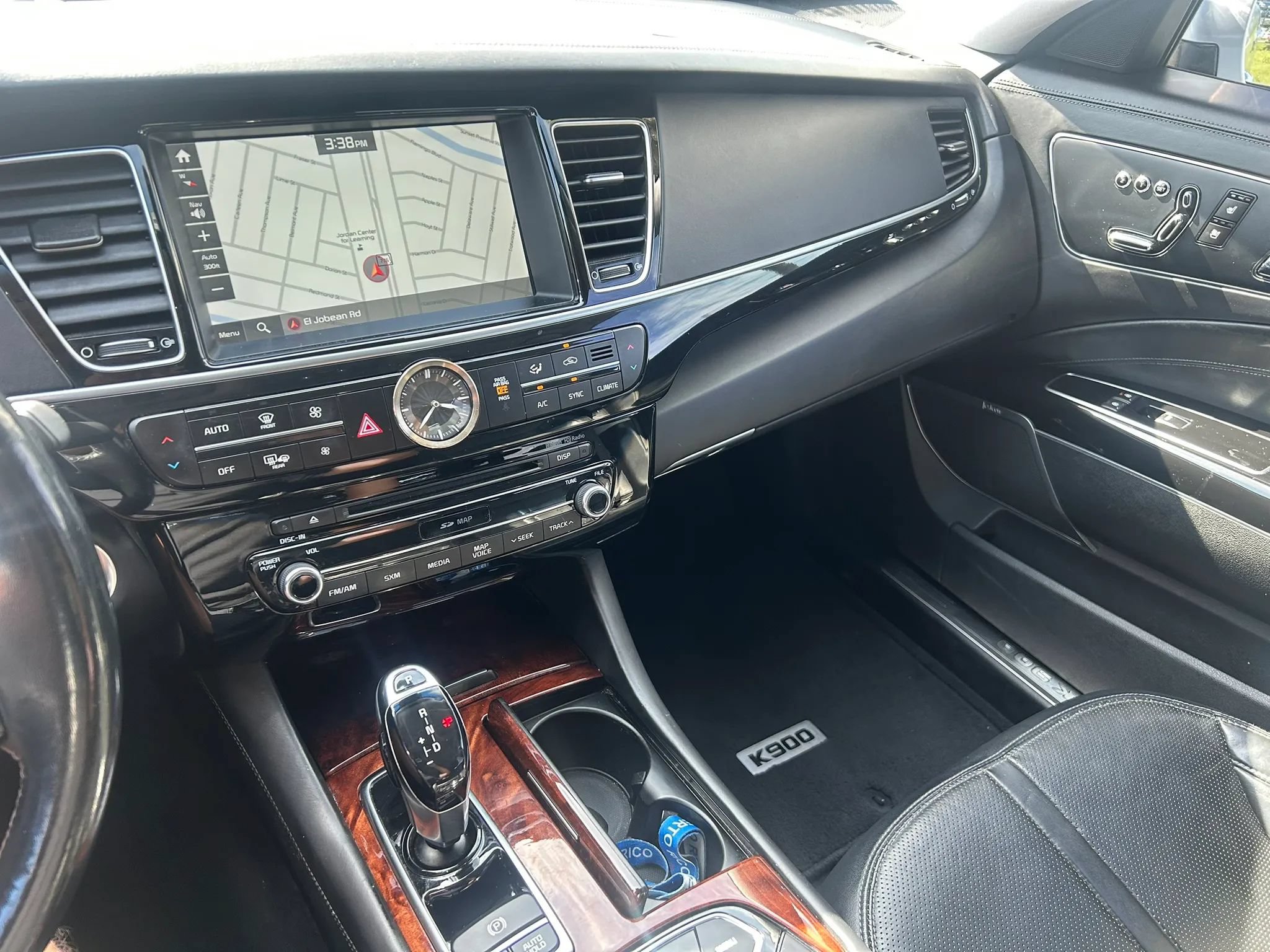 Used 2016 Kia K900 Luxury RWD image 9