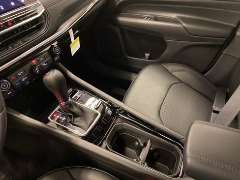 Used 2026 Jeep Compass Latitude image 13