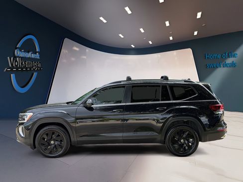 Certified 2026 Volkswagen Atlas SE FWD image 5