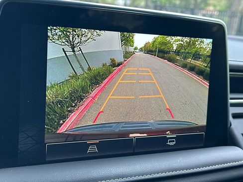 Used 2023 GMC Yukon SLT image 28