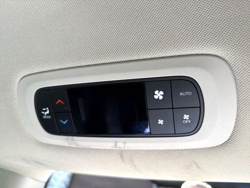 Used 2017 Chrysler Pacifica Touring-L image 15