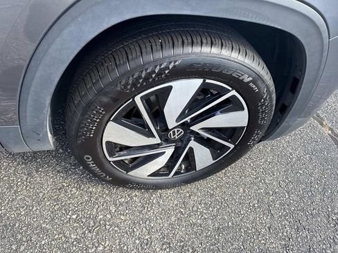 Used 2025 Volkswagen Atlas SE image 8