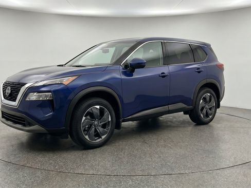 Used 2025 Nissan Rogue SV AWD/4WD image 3