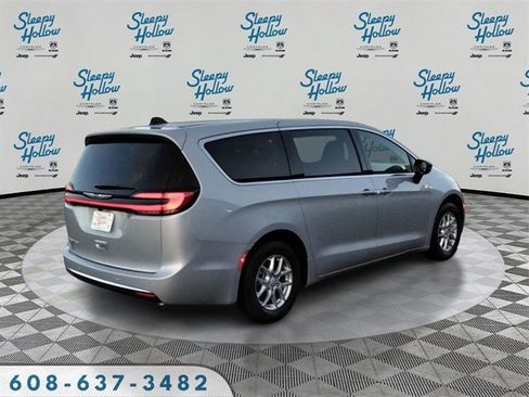 New 2026 Chrysler Pacifica Select image 5