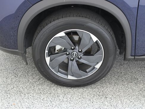 Used 2025 Nissan Rogue SV FWD image 11
