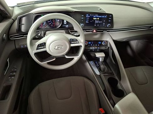 Used 2023 Hyundai Elantra SEL FWD image 2