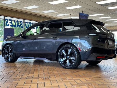 Used 2022 BMW iX xDrive50 w/ Sport Package AWD/4WD image 6