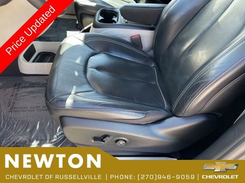 Used 2022 Chrysler Pacifica Touring-L FWD image 8