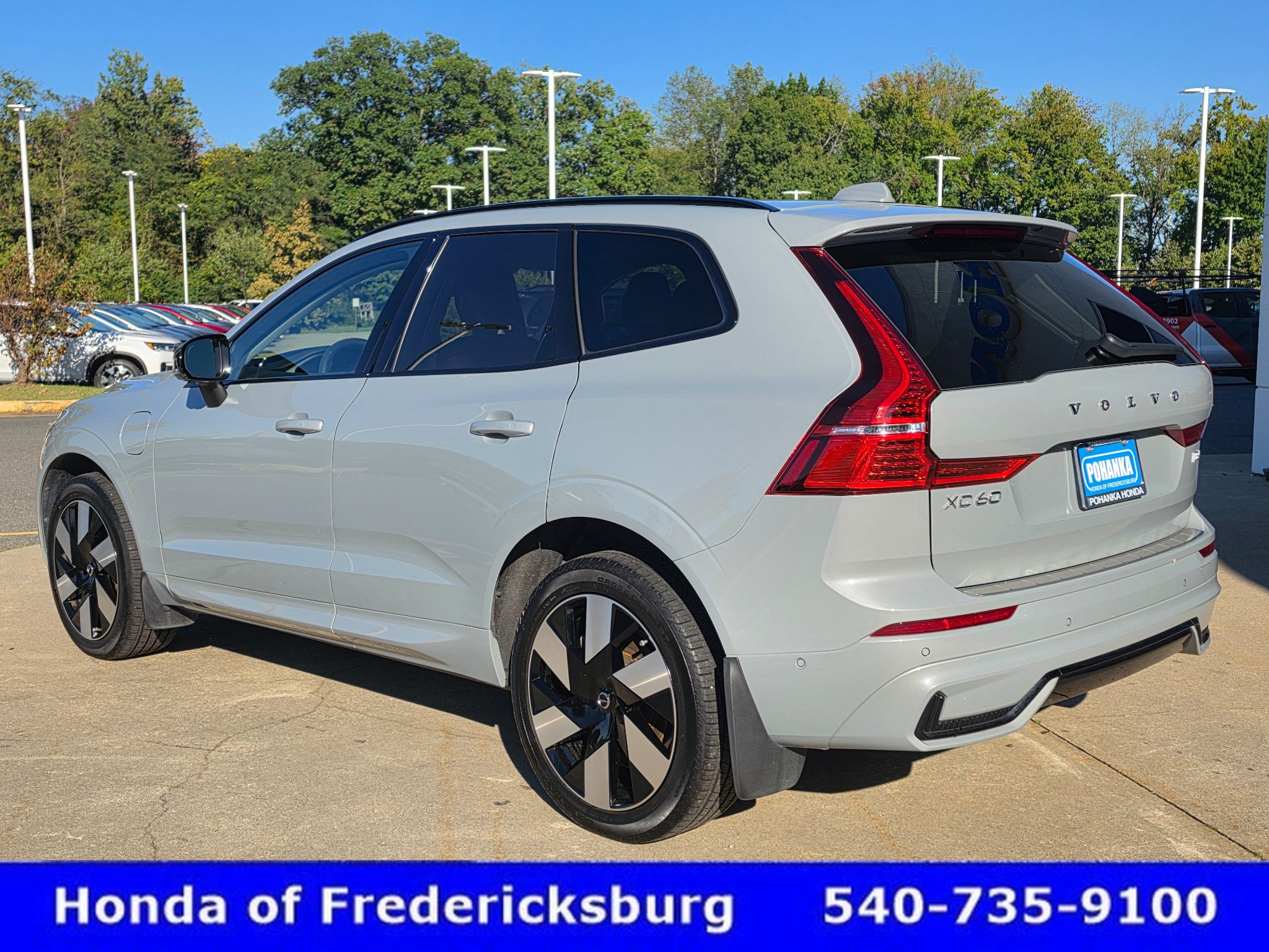 Used 2025 Volvo XC60 T8 Plus w/ Protection Package Premier AWD/4WD image 4