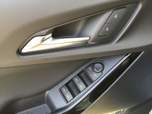 New 2026 Chevrolet Equinox LT image 8