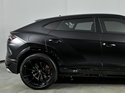 Used 2022 Lamborghini Urus AWD/4WD image 13