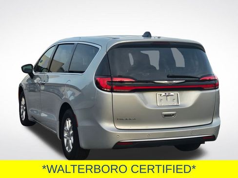 Used 2024 Chrysler Pacifica Touring-L image 25