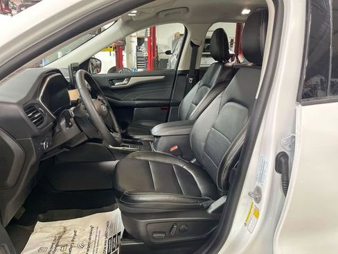 Used 2022 Ford Escape SEL image 11