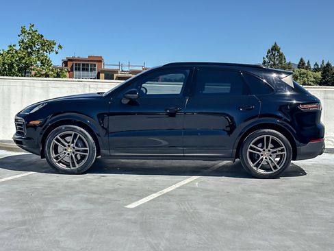 Certified 2022 Porsche Cayenne image 2