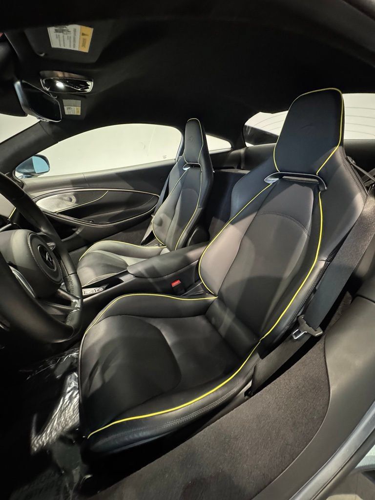 Used 2023 McLaren Artura RWD image 14
