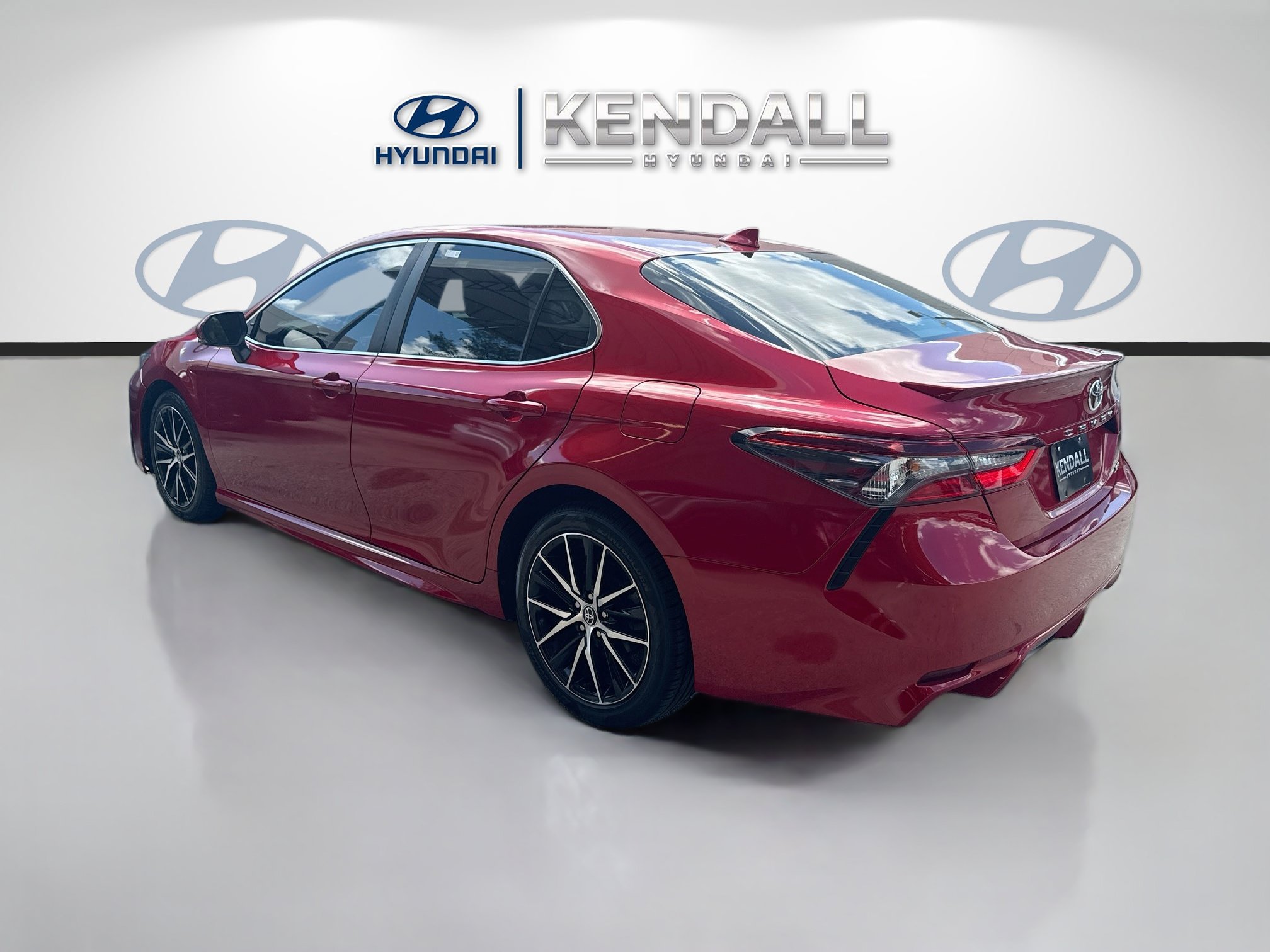 Used 2022 Toyota Camry SE FWD image 4