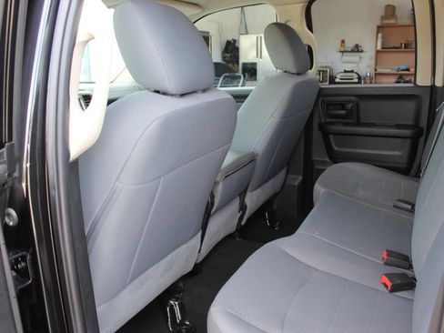 Used 2018 RAM 1500 Express RWD image 19