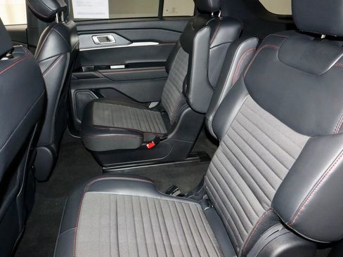 Used 2025 Ford Explorer ST-Line image 22