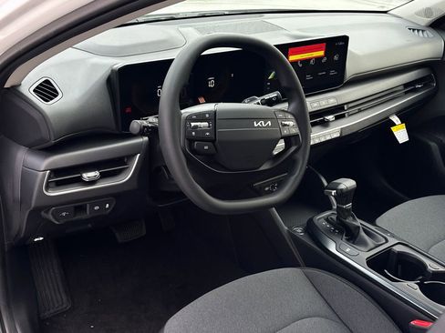 New 2025 Kia K4 LXS image 15