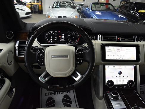 Used 2020 Land Rover Range Rover HSE image 17