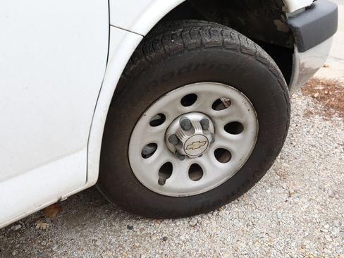 Used 2014 Chevrolet Express 1500 image 9