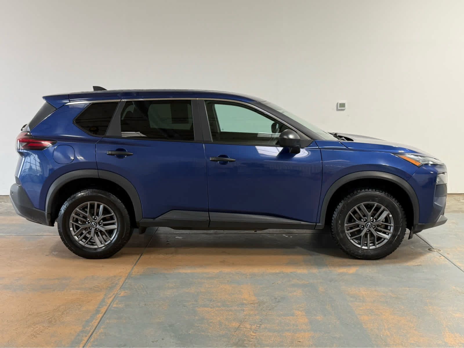 Used 2023 Nissan Rogue S AWD/4WD image 6