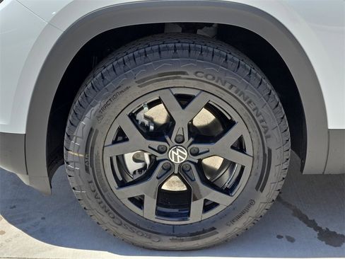 New 2025 Volkswagen Atlas Peak Edition SE image 13