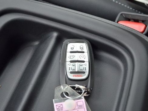 New 2027 Chrysler Pacifica Select AWD/4WD image 22