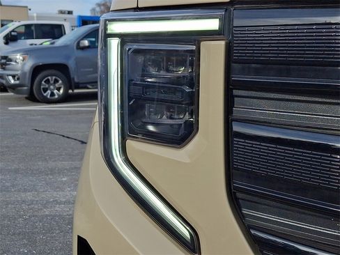 Used 2023 GMC Sierra 1500 Elevation image 9