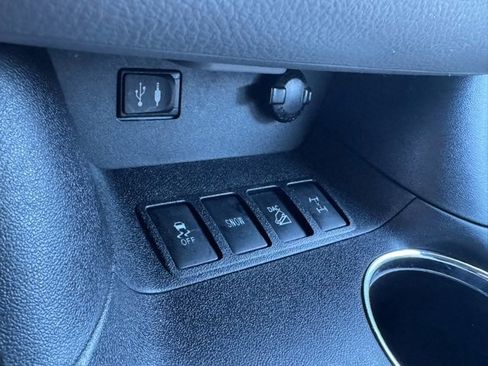 Used 2015 Toyota Highlander XLE image 17