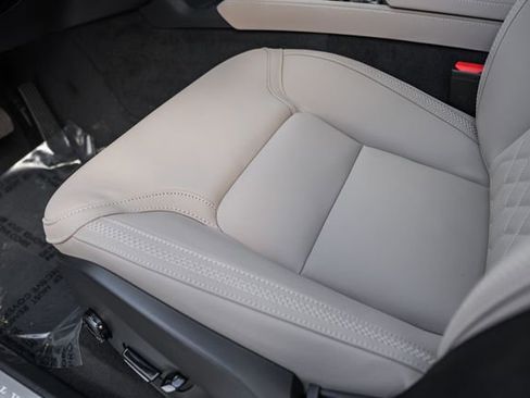 New 2026 Volvo XC90 B6 Plus w/ Protection Package Premier image 32