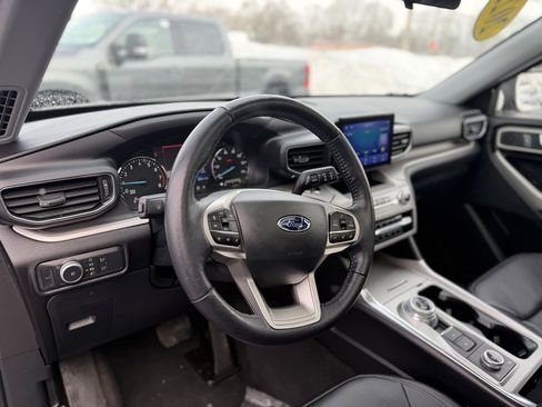 Certified 2022 Ford Explorer XLT w/ Equipment Group 202A image 13