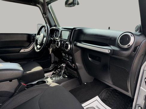 Used 2014 Jeep Wrangler Unlimited Rubicon w/ Connectivity Group image 38