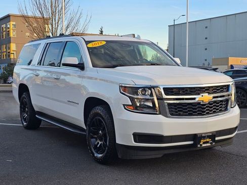 Used 2018 Chevrolet Suburban LT image 9