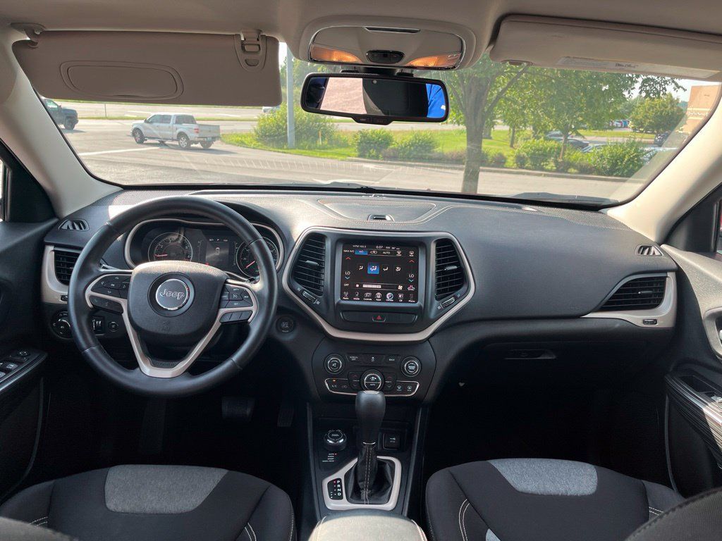 Used 2014 Jeep Cherokee Latitude w/ Comfort/Convenience Group AWD/4WD image 5