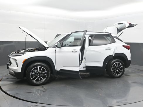 Used 2025 Chevrolet TrailBlazer LT AWD/4WD image 43