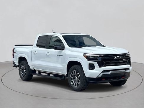 Used 2026 Chevrolet Colorado Z71 w/ Technology Package AWD/4WD image 6