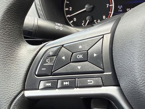 Used 2022 Nissan Altima 2.5 SV AWD/4WD image 17