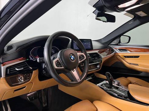Used 2020 BMW M550i xDrive w/ Executive Package image 4
