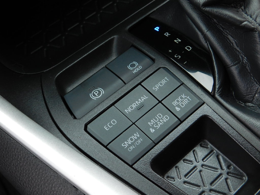 Used 2022 Toyota RAV4 XLE AWD/4WD image 27