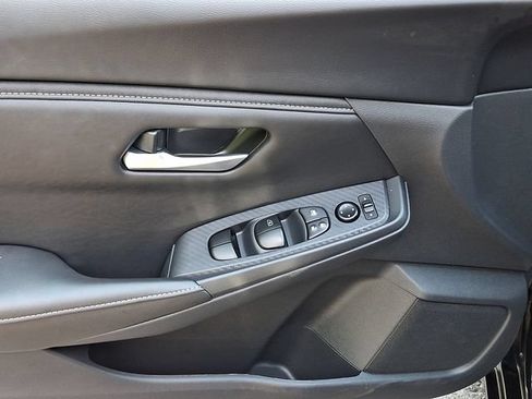 Used 2025 Nissan Sentra SV FWD image 13