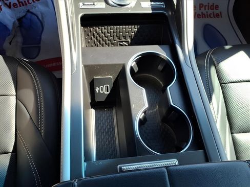 Used 2024 Lincoln Nautilus Premier image 13