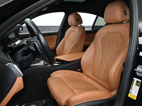 Used 2022 BMW 530i w/ Premium Package image 10