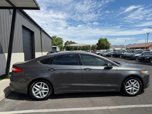 Used 2016 Ford Fusion SE FWD image 11