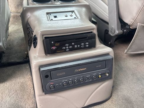 Used 2004 Chevrolet Express 1500 RWD image 17