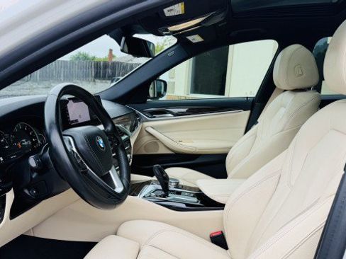 Used 2019 BMW 530i w/ Convenience Package RWD image 5