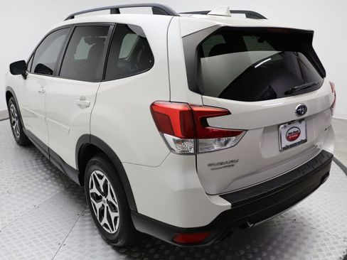 Used 2019 Subaru Forester Premium image 11
