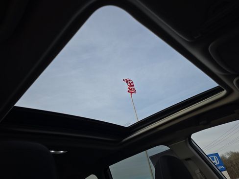 Used 2022 Subaru Forester Premium image 16