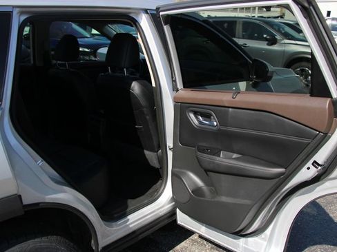 Certified 2023 Nissan Rogue SV w/ SV Premium B Package FWD image 33